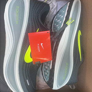 나이키 보메로 플러스 팝니다