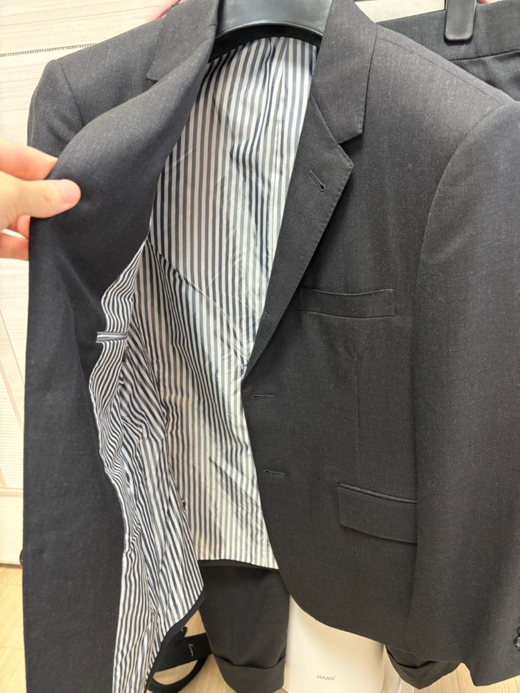 톰브라운 정장 팝니다. 갤러리아 구매제품. 619만원 이미지