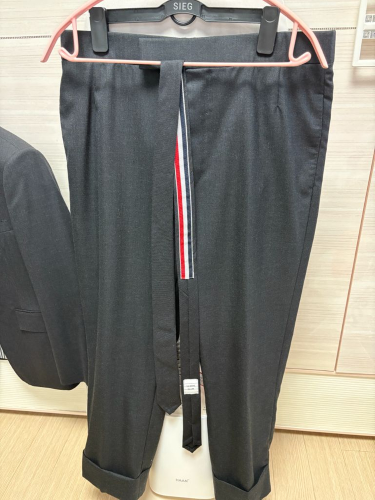 톰브라운 정장 팝니다. 갤러리아 구매제품. 619만원 이미지