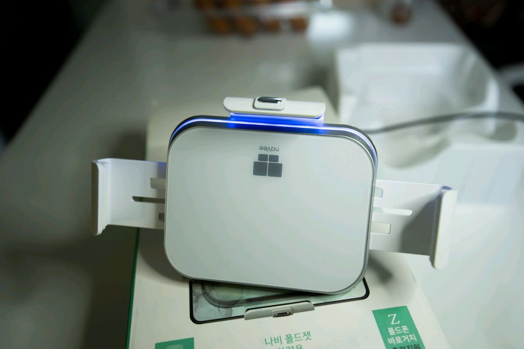 차량용 나비 무드등 폴드 무선 고속 충전기 거치대 팝니다. 이미지