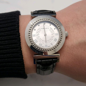 베르사체 VERSACE 남성 은장 가죽 시계 팔찌 남자 이미지