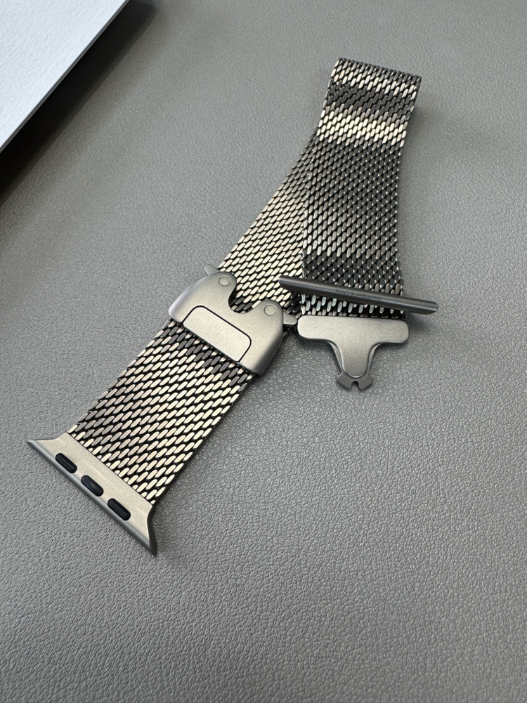 애플워치 티타늄밀레니즈루프 49mm 정품풀박스--1