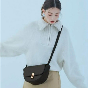 제이에스티나 새들백 블랙