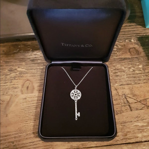 티파니 페탈 키 목걸이(미듐)