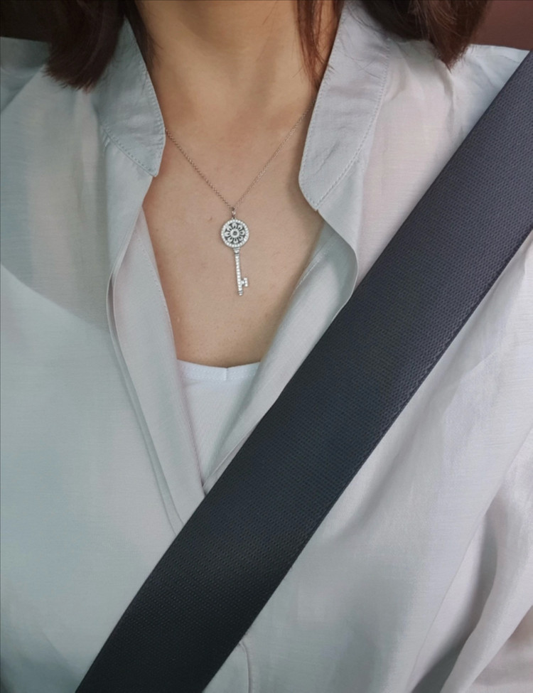 티파니 페탈 키 목걸이(미듐)--1