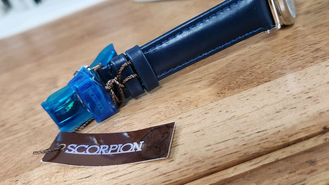 # 스콜피온 크로노그래프 남성명품시계 D버클 가죽시계 급처--5