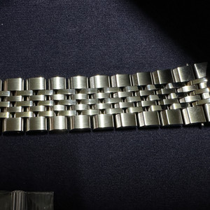 태그호이어 글라스박스 39mm용 7연줄 판매합니다.