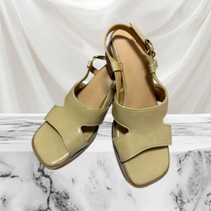 새상품 부드러운 베이지 구두 여름 샌들 신발 250(40)