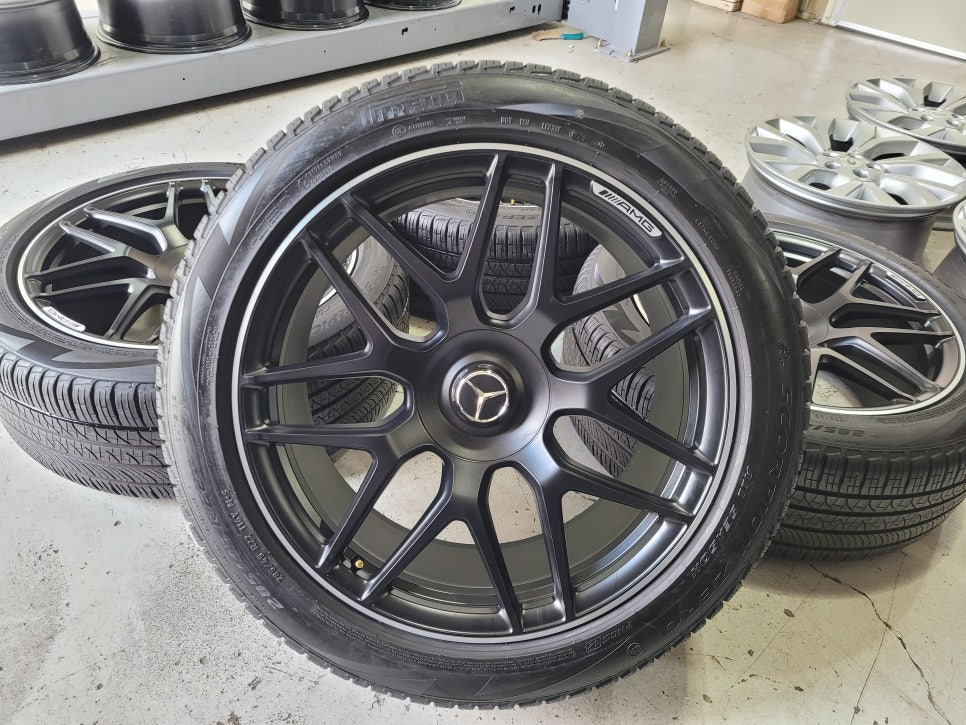 벤츠G바겐 G63AMG 퍼포먼스 에디션 22인치 순정품휠타이어 한대분 이미지
