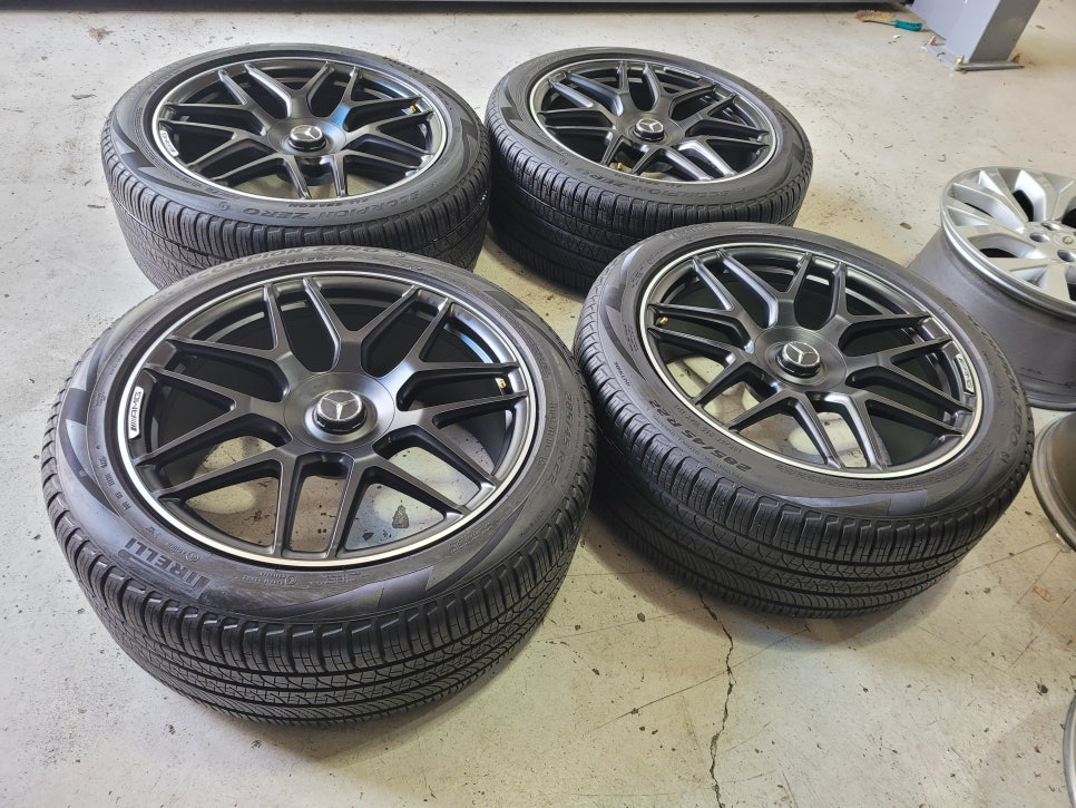 벤츠G바겐 G63AMG 퍼포먼스 에디션 22인치 순정품휠타이어 한대분 이미지