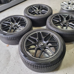 벤츠G바겐 G63AMG 퍼포먼스 에디션 22인치 순정품휠타이어 한대분 이미지