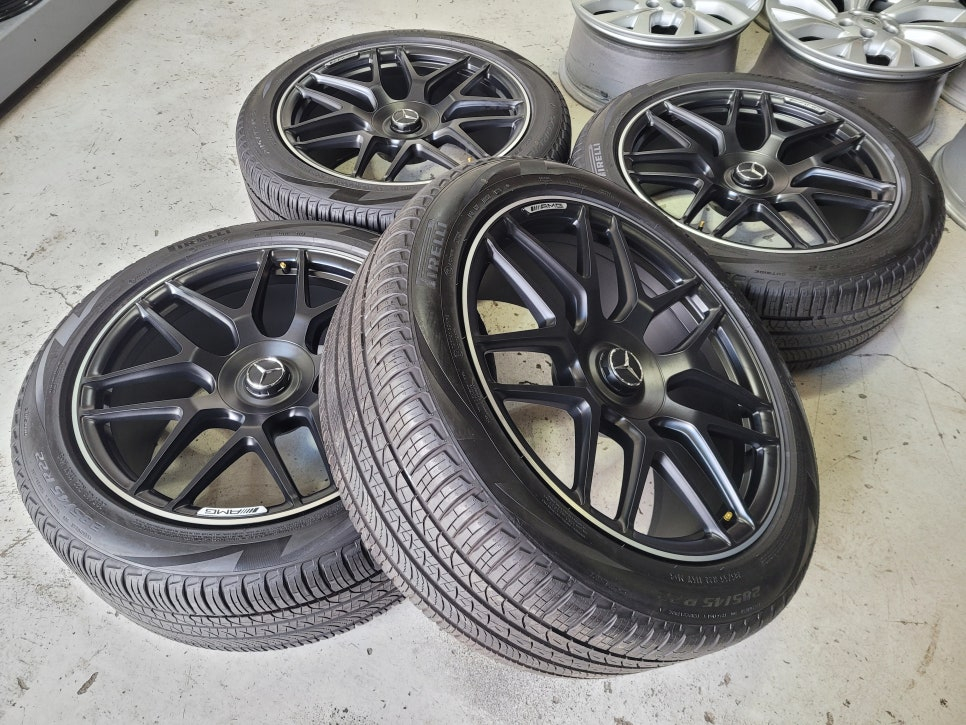 벤츠G바겐 G63AMG 퍼포먼스 에디션 22인치 순정품휠타이어 한대분 이미지