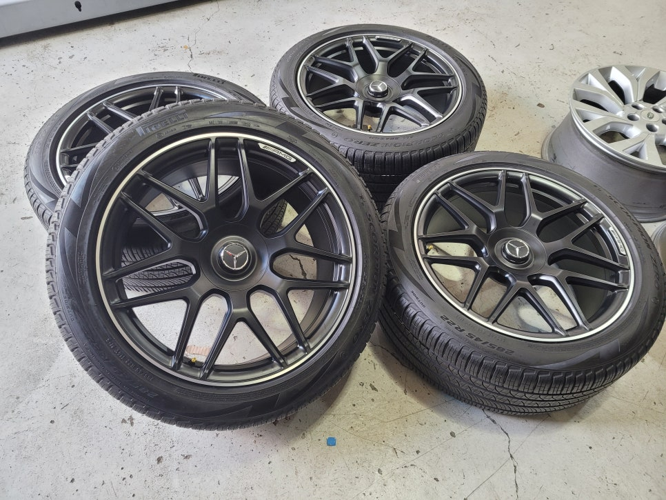 벤츠G바겐 G63AMG 퍼포먼스 에디션 22인치 순정품휠타이어 한대분 이미지