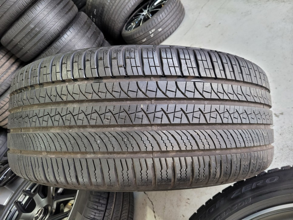 벤츠G바겐 G63AMG 퍼포먼스 에디션 22인치 순정품휠타이어 한대분 이미지