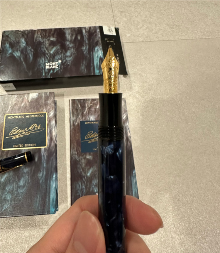 몽블랑 에드거 앨런 포 M닙 미사용 판매합니다--2