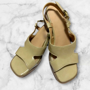 새상품 베이지 부드러운 구두 여름 샌들 신발 235(37)