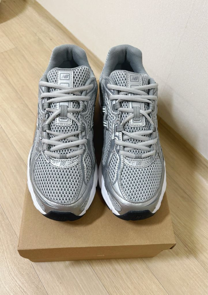[265] 뉴발란스 740 메탈릭 실버 그레이 운동화 이미지