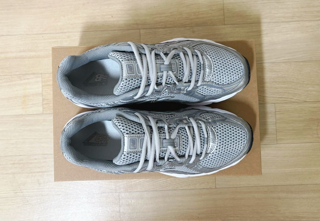 [265] 뉴발란스 740 메탈릭 실버 그레이 운동화 이미지