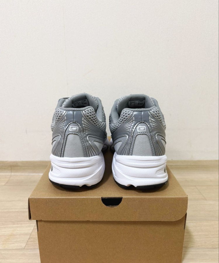 [265] 뉴발란스 740 메탈릭 실버 그레이 운동화 이미지