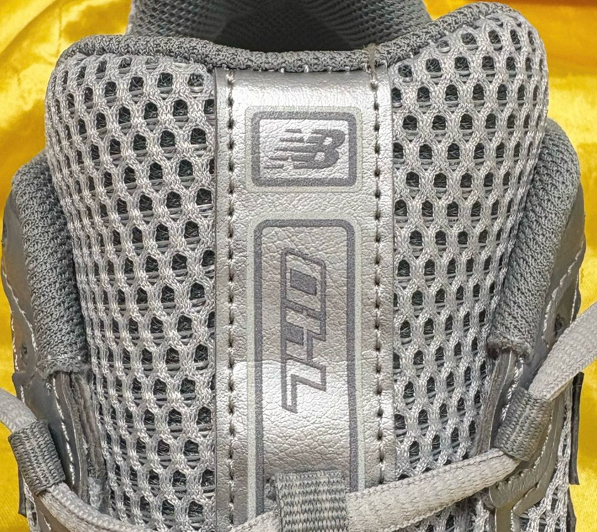 [265] 뉴발란스 740 메탈릭 실버 그레이 운동화 이미지