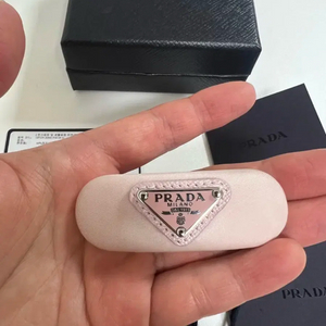 25fw 프라다 리나일론 헤어핀 (새상품급)
