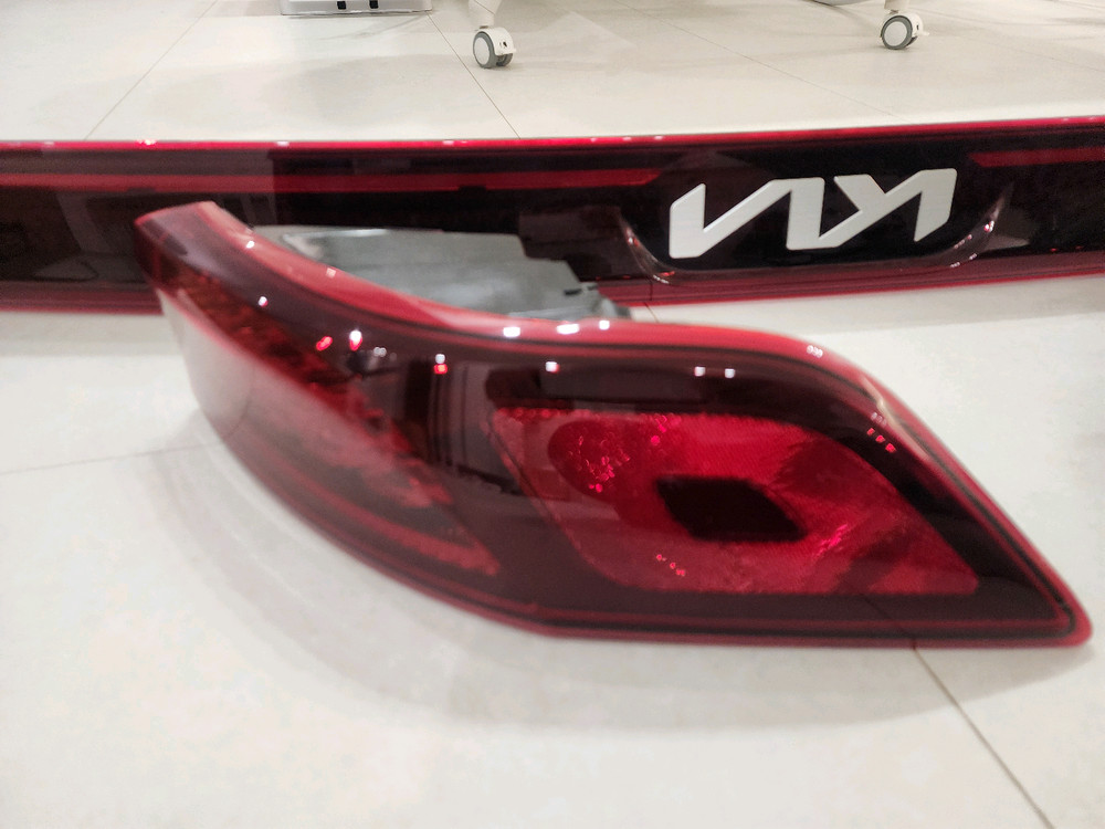 23년식 카니발 KA4 4세대 순정 테일램프 판매--1