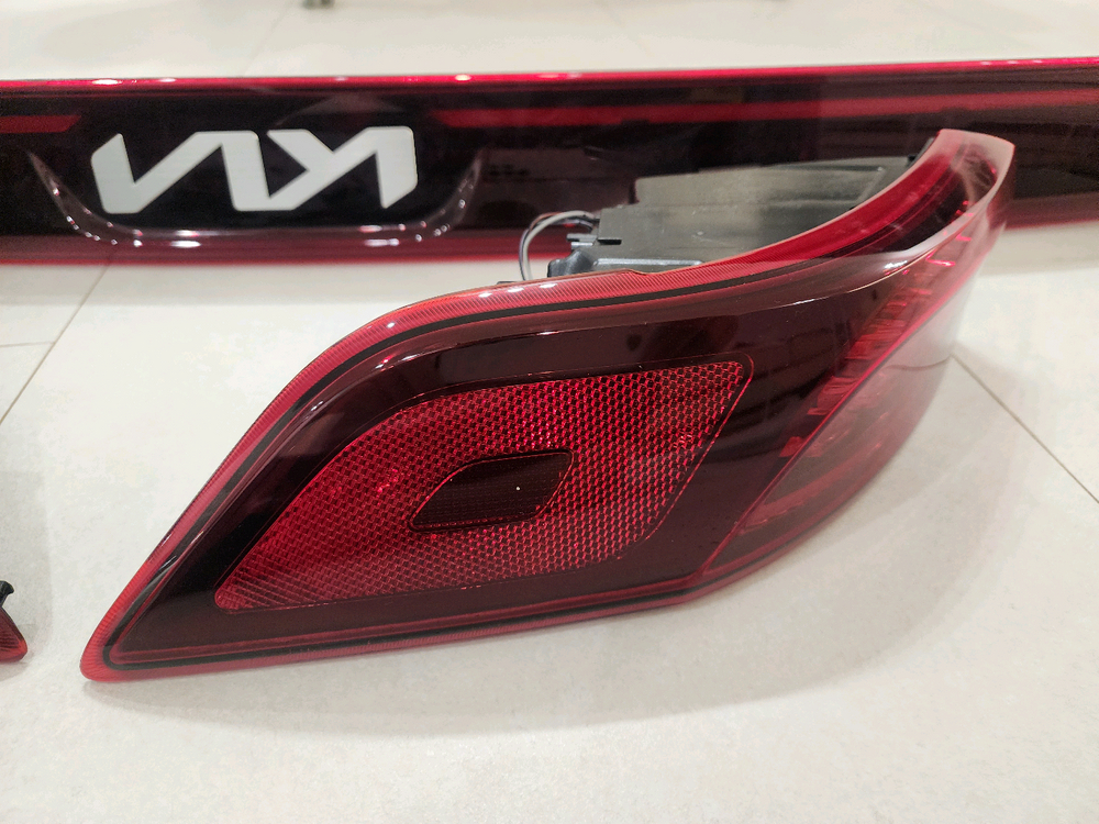 23년식 카니발 KA4 4세대 순정 테일램프 판매--2