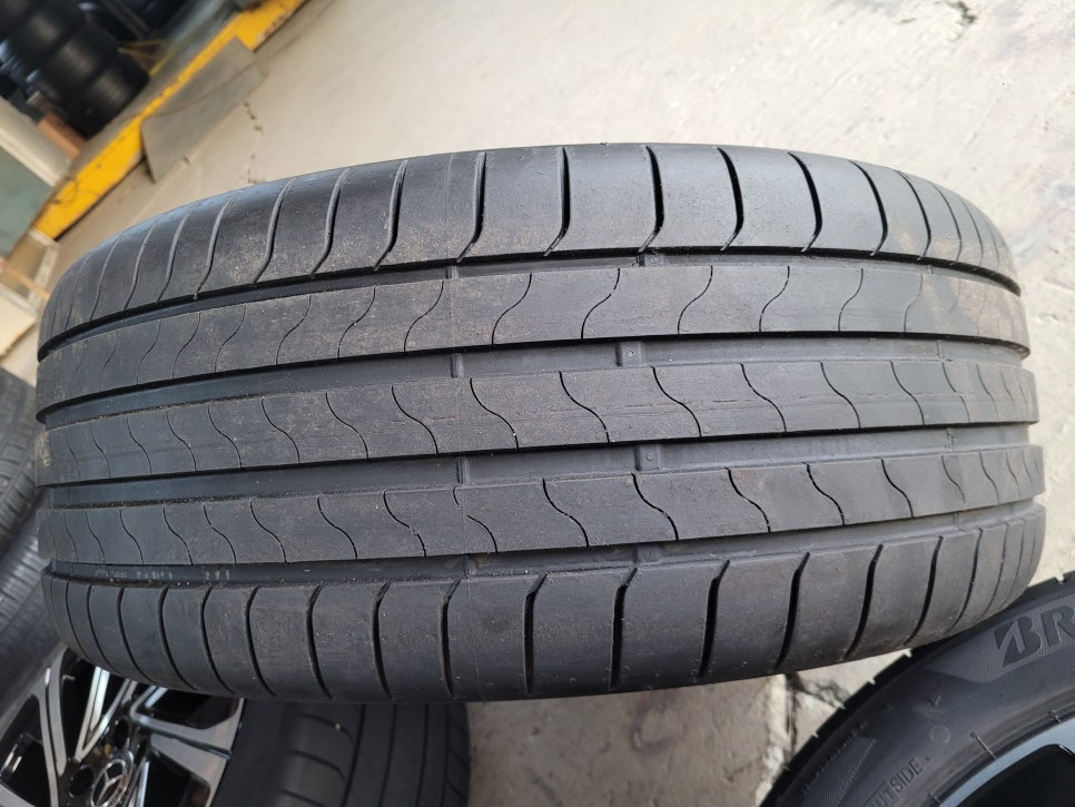 벤츠W214 신형E클래스 19인치 순정품휠타이어 한대분--5