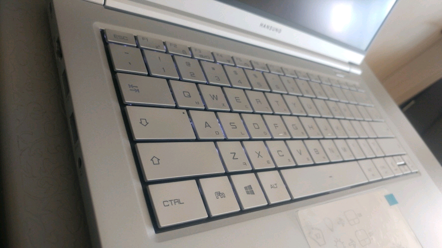 한성 TFX245S 언더케이지 그램급 슬림 노트북/외장 지포스 이미지