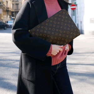 루이비통 에튀보야주MM 클러치백 정품S급(감정서O)구찌프라다루이비통디올고야드샤넬셀린느보테가생로랑발렌시아가버버리가방