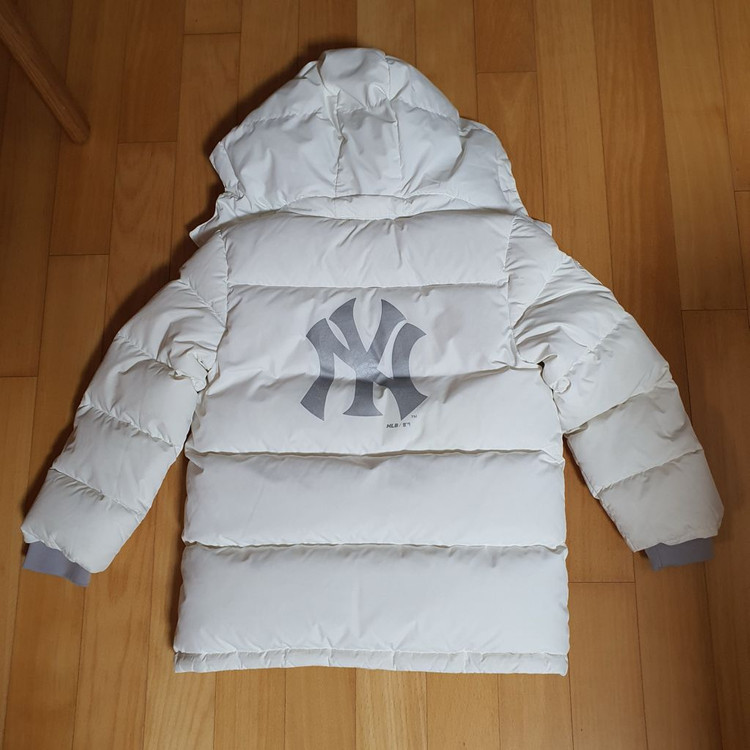 MLB 키즈 다운점퍼 유아동 110 덕다운 정품- 흰색 다운점퍼로, 모자 탈부착 가능합니다- 생활 얼룩이 조금 있습 이미지