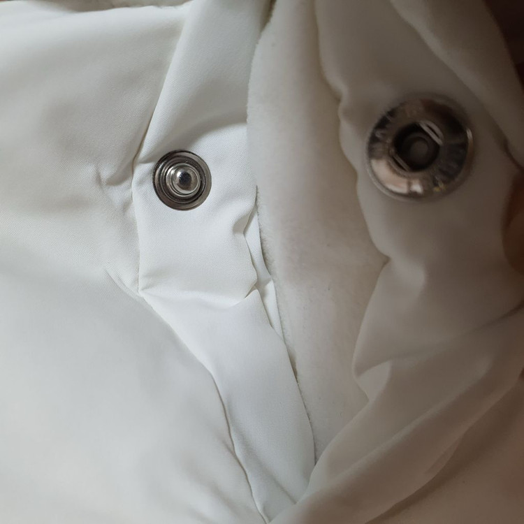 MLB 키즈 다운점퍼 유아동 110 덕다운 정품- 흰색 다운점퍼로, 모자 탈부착 가능합니다- 생활 얼룩이 조금 있습 이미지