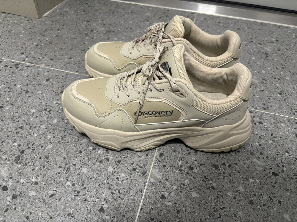 디스커버리 조거플렉스 신발 아이보리색 팝니다 270--2