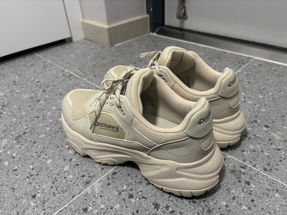 디스커버리 조거플렉스 신발 아이보리색 팝니다 270--3
