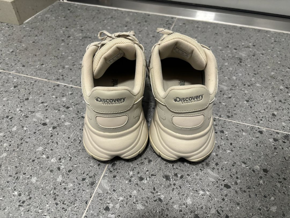 디스커버리 조거플렉스 신발 아이보리색 팝니다 270--4