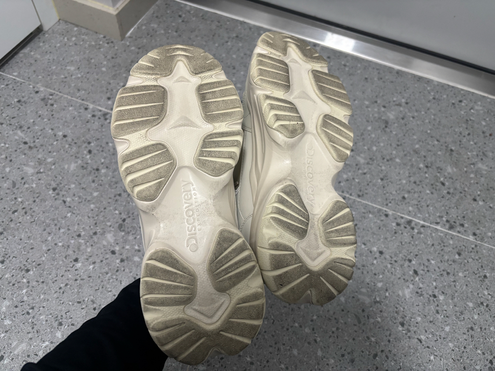 디스커버리 조거플렉스 신발 아이보리색 팝니다 270--7