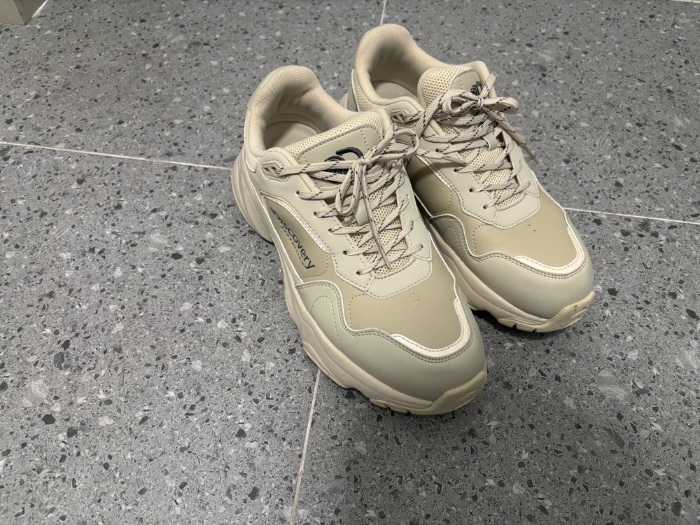 디스커버리 조거플렉스 신발 아이보리색 팝니다 270--9