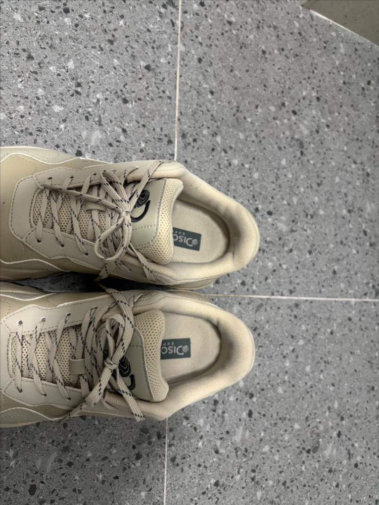 디스커버리 조거플렉스 신발 아이보리색 팝니다 270--1