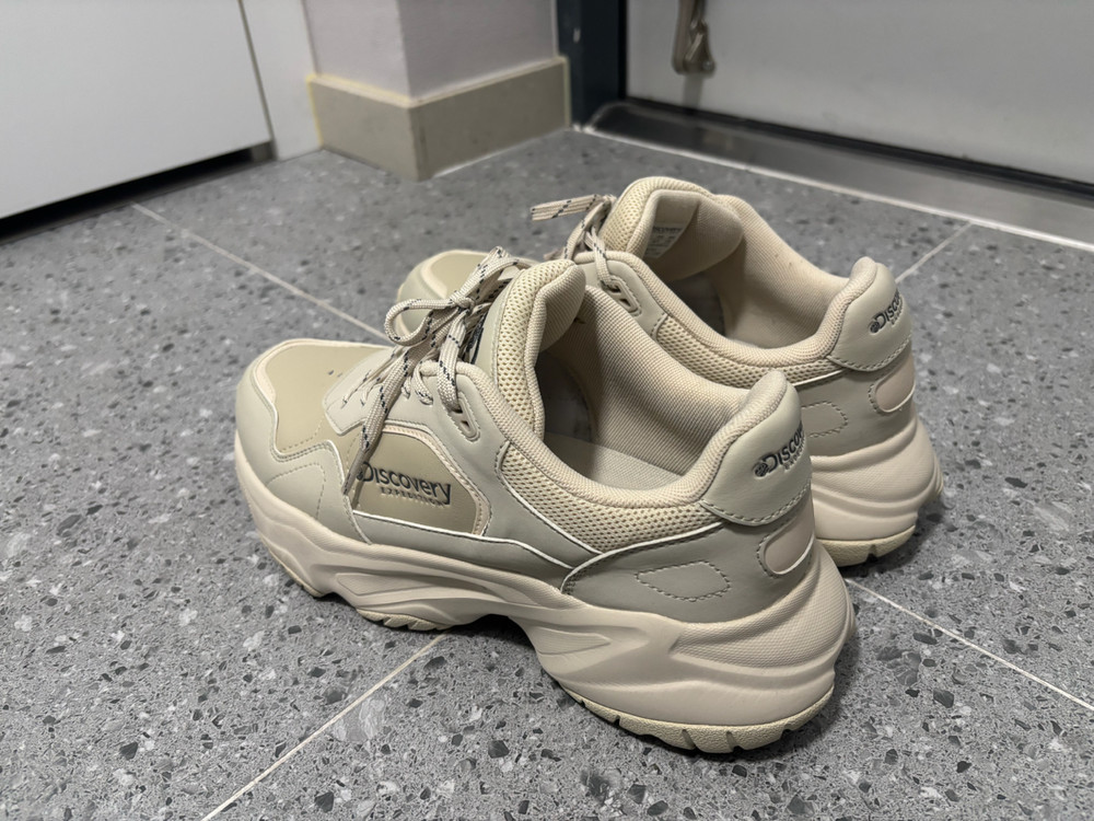 디스커버리 조거플렉스 신발 아이보리색 팝니다 270--3