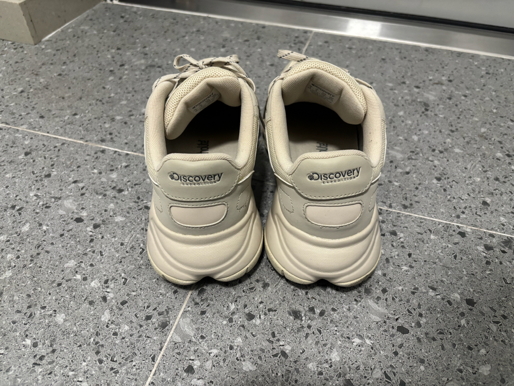 디스커버리 조거플렉스 신발 아이보리색 팝니다 270--4