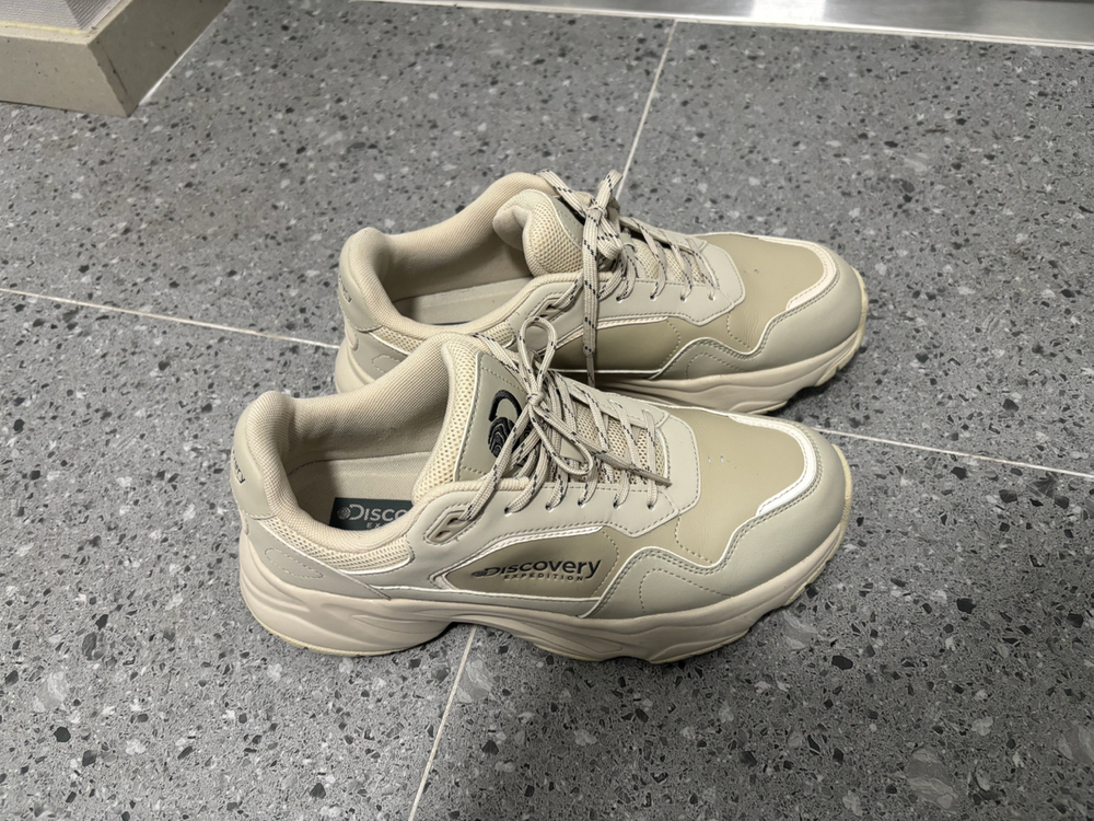 디스커버리 조거플렉스 신발 아이보리색 팝니다 270--6