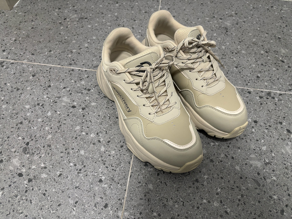 디스커버리 조거플렉스 신발 아이보리색 팝니다 270--9