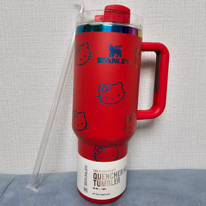 스탠리 헬로키티 퀜처 텀블러 1.18L 새거 팔아요