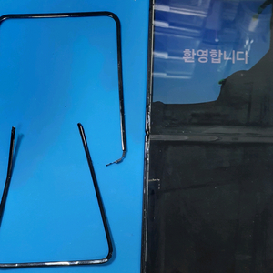 갤럭시 플립4 액정 고장폰 팝니다.