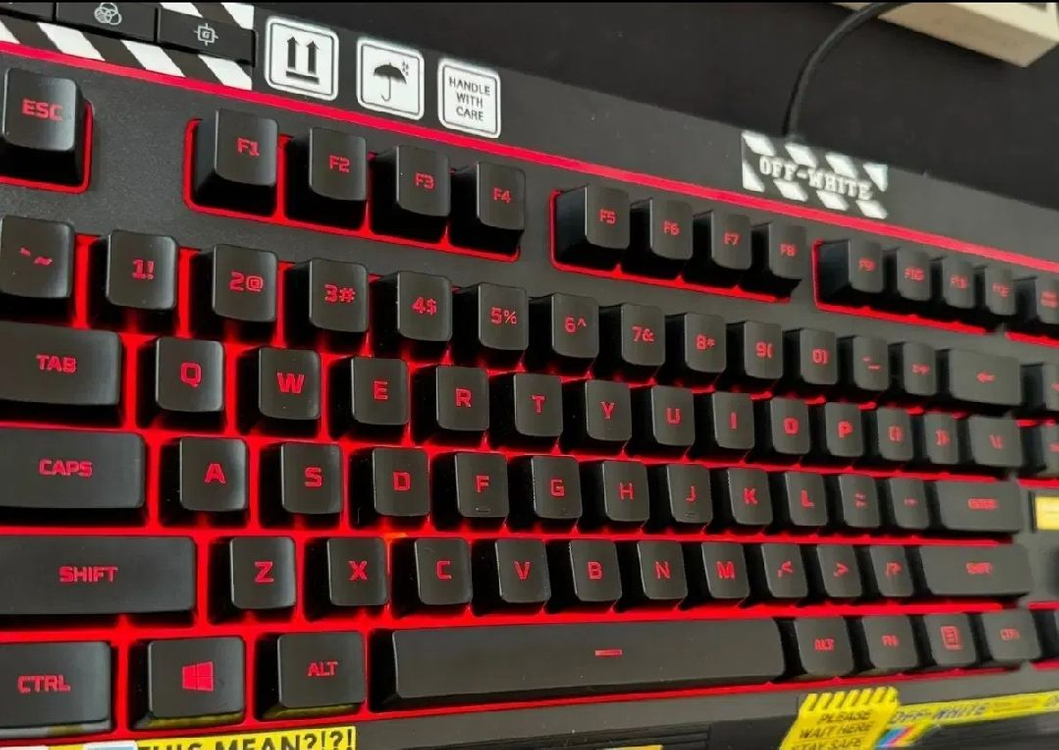 HyperX 오프화이트 커스텀 게이밍 키보드--1