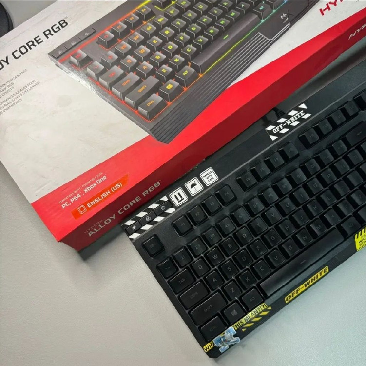 HyperX 오프화이트 커스텀 게이밍 키보드--2