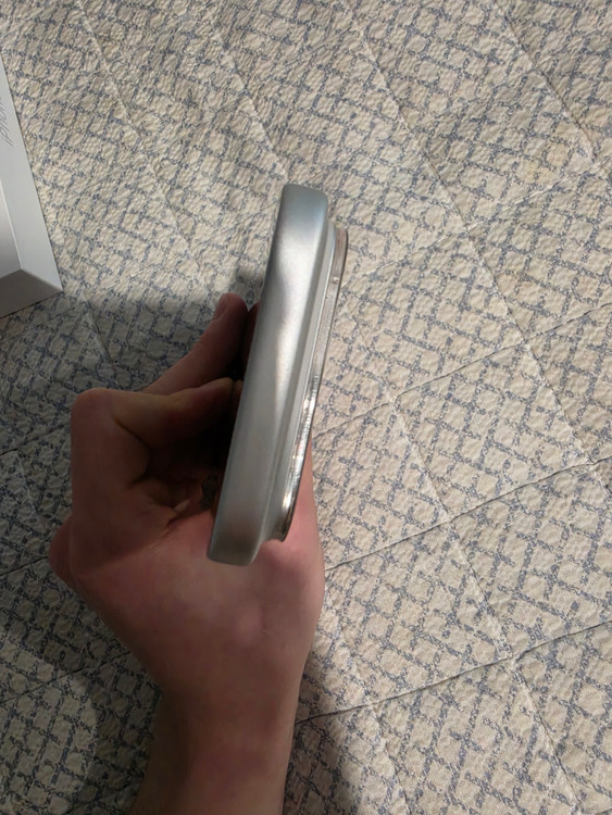 아이폰17pro 실버 256gb 판매합니다--2