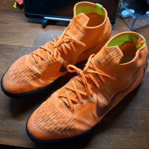 [275] 나이키 머큐리얼 슈퍼플라이 6 엘리트 TF 풋살화