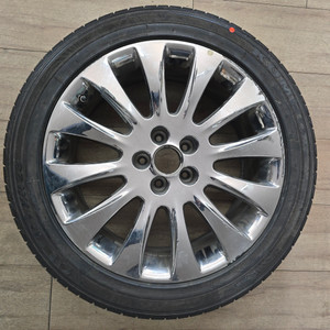 체어맨W 19인치 스페어 휠 타이어 한개 판매합니다.