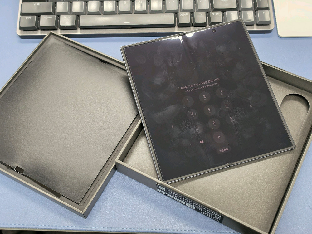 갤럭시 폴드7 스마트폰 512GB--5